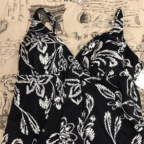 Swim Solutions Plus Size Flyaway Swimdress - Picture 3 of 8